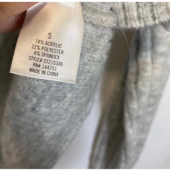 NWT Francesca's Harper Heritage Andy Sweater in Grey - Picture 6 of 7